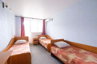 Гостиница «Лазурь» Севастополь Стандартный двухместный номер с 1 кроватью или 2 отдельными кроватями-1